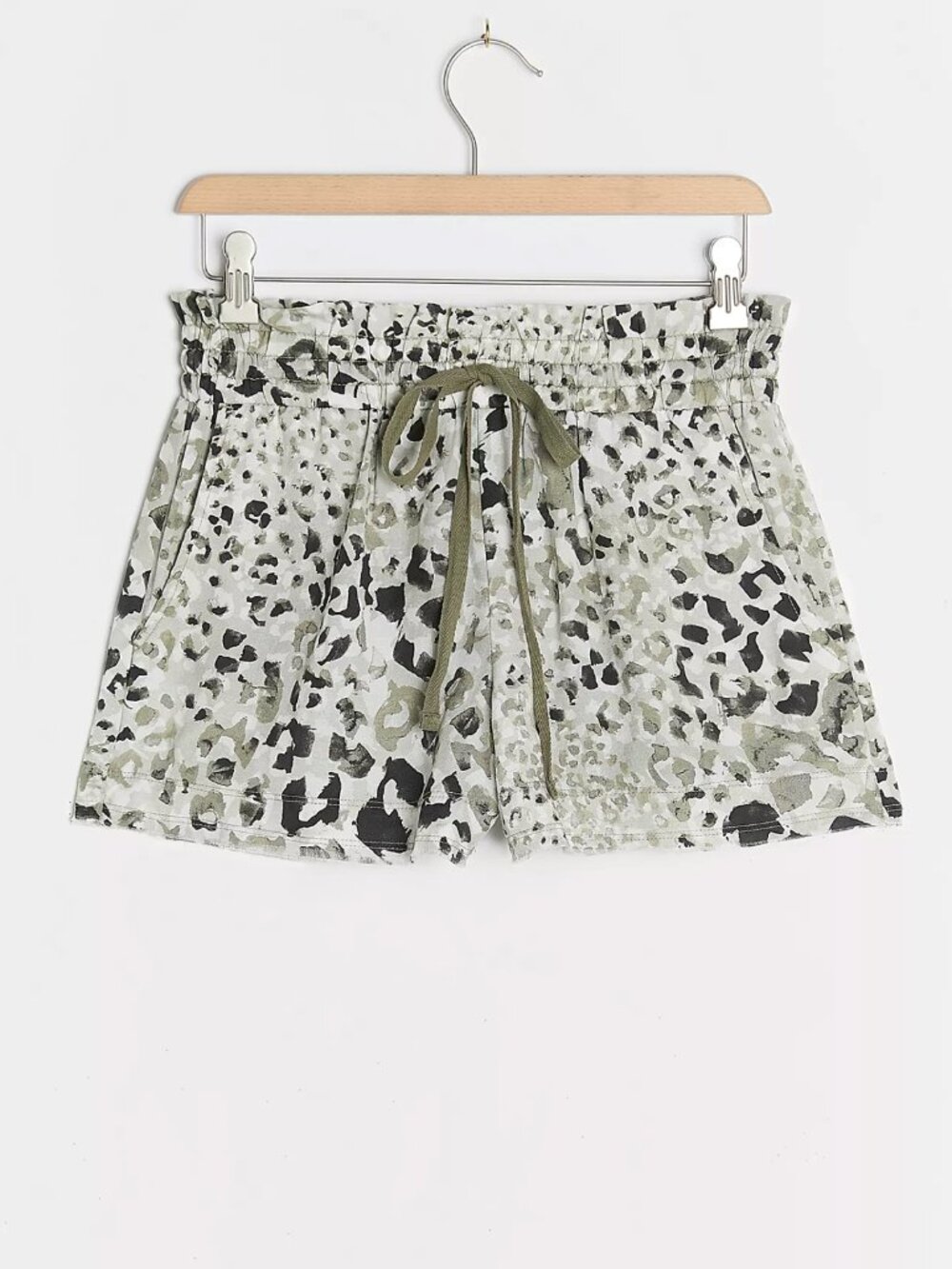 Bella Dahl Ruffle Waist Short in Spots Print size L